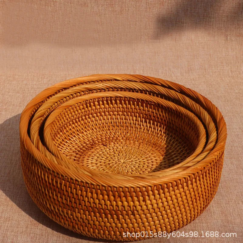 A three-piece set of wicker round fruit baskets, storage baskets, storage baskets and stationery organizing baskets