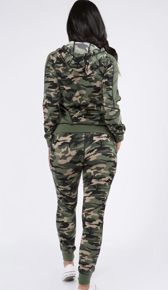 Womens 2 piece camo jogger